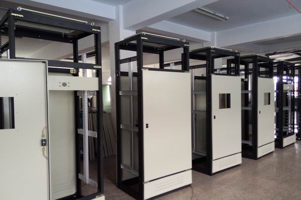 龙胜控制柜-3683厂家控制柜检修需要注意的